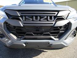 2025 Isuzu D-MAX BLADE