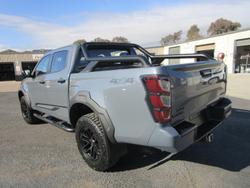 2025 Isuzu D-MAX BLADE