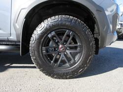 2025 Isuzu D-MAX BLADE