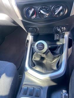 2015 Nissan
                Navara RX