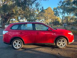 2013 Mitsubishi
Outlander ES