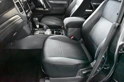 2017 Mitsubishi
Pajero GLX