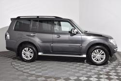 2017 Mitsubishi
Pajero GLX