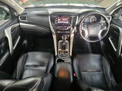 2016 Mitsubishi
Pajero Sport Exceed