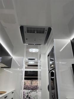 2021 Zone RV SUMMIT Black