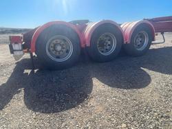 2010 Maxitrans Retractable Triaxle Skel Lead Trailer