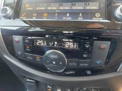 2025 Nissan Navara ST-X