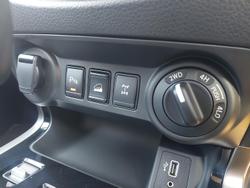 2025 Nissan Navara ST-X