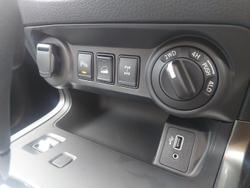 2024 Nissan
Navara ST