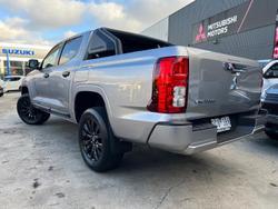 2025 Mitsubishi
Triton GLX-R