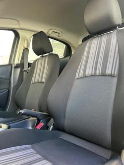 2019 Mazda
                2 Neo