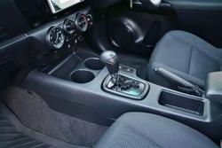2015 TOYOTA
HILUX SR (4x4)