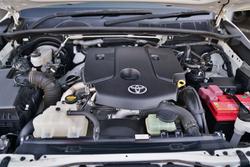 2015 TOYOTA
HILUX SR (4x4)