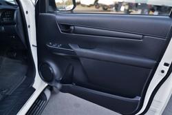 2015 TOYOTA
HILUX SR (4x4)
