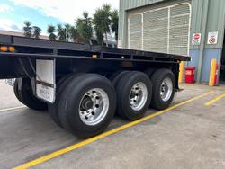 2016 Haulmark St3 13.55M Flat Deck Moffeet Black