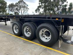 2016 Haulmark St3 13.55M Flat Deck Moffeet Black