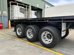 2016 Haulmark St3 13.55M Flat Deck Moffeet Black