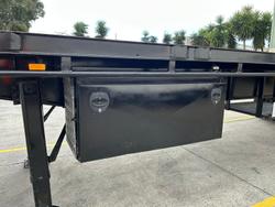 2016 Haulmark St3 13.55M Flat Deck Moffeet Black