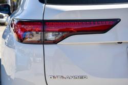 2021 Mitsubishi Outlander ES ZM MY22 AWD White