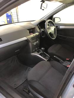 2005 Holden Astra CDX AH MY06 Olympia