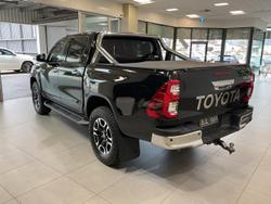 2020 Toyota Hilux SR5