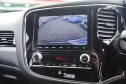 2020 Mitsubishi
Outlander ES
