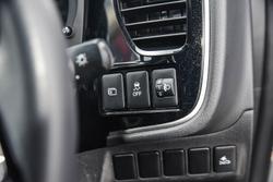 2020 Mitsubishi
Outlander ES
