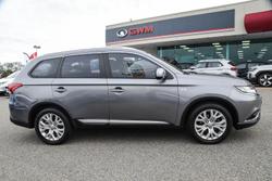 2020 Mitsubishi
Outlander ES