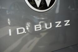2025 Volkswagen ID. Buzz Pro BEV560