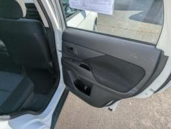 2013 Mitsubishi
Outlander ES