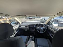 2013 Mitsubishi
Outlander ES