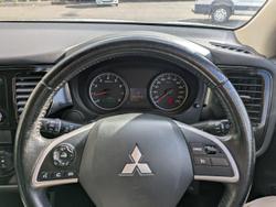 2013 Mitsubishi
Outlander ES