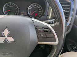 2013 Mitsubishi
Outlander ES