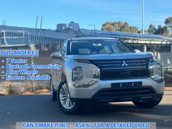 2023 Mitsubishi
Outlander ES