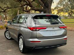 2023 Mitsubishi
                Outlander ES
