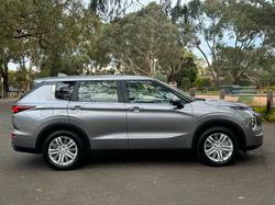 2023 Mitsubishi
                Outlander ES