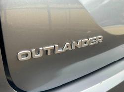 2023 Mitsubishi
                Outlander ES