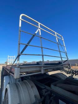 Unknown Tri Axle Flat Bed Trailer
