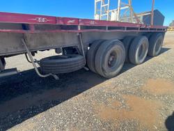 Unknown Tri Axle Flat Bed Trailer