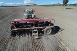 0 SEMEATO TDNG 420 DOUBLE DISC SEEDER IN STOCK NOW EX DEMO RED