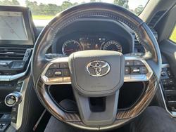 2022 Toyota
                Landcruiser VX