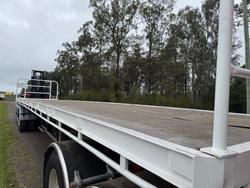 2002 Haulmark
                41Ft Tri-Axle Trailer With New M4 Moffett 