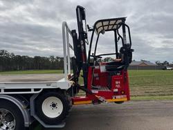 2002 Haulmark
                41Ft Tri-Axle Trailer With New M4 Moffett 