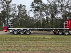 2002 Haulmark
                41Ft Tri-Axle Trailer With New M4 Moffett 