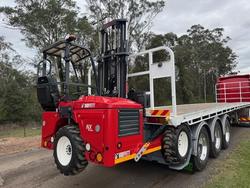2002 Haulmark
                41Ft Tri-Axle Trailer With New M4 Moffett 