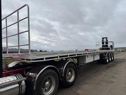 2002 Haulmark
                41Ft Tri-Axle Trailer With New M4 Moffett 