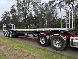 2002 Haulmark
                41Ft Tri-Axle Trailer With New M4 Moffett 
