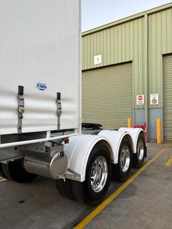 2025 Maxitrans St3 Lead A 12 Pallet Sd Curtain Sider