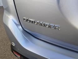 2017 Mitsubishi
                Outlander ES