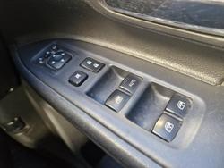 2017 Mitsubishi
                Outlander ES